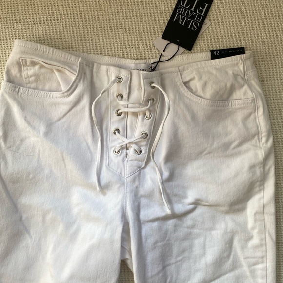 Boohoo Stradivarius lace up flare jean in white - Picture 7 of 8